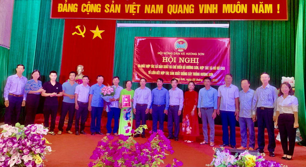 Hội nông dân xã Hương Sơn: Ra mắt Hợp tác xã và Tổ hợp tác xã nông nghiệp